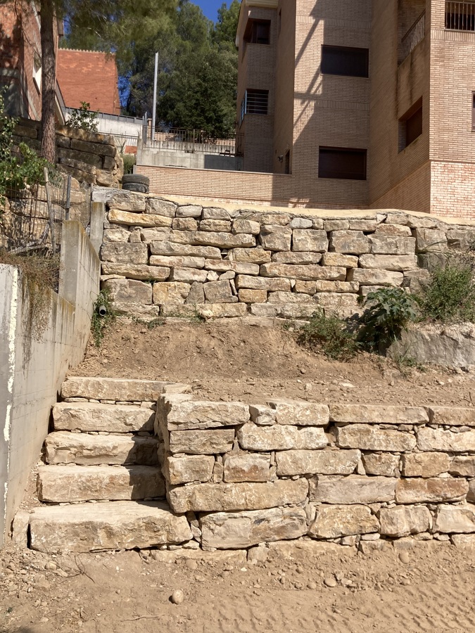 Escaleras de piedra natural rocalla