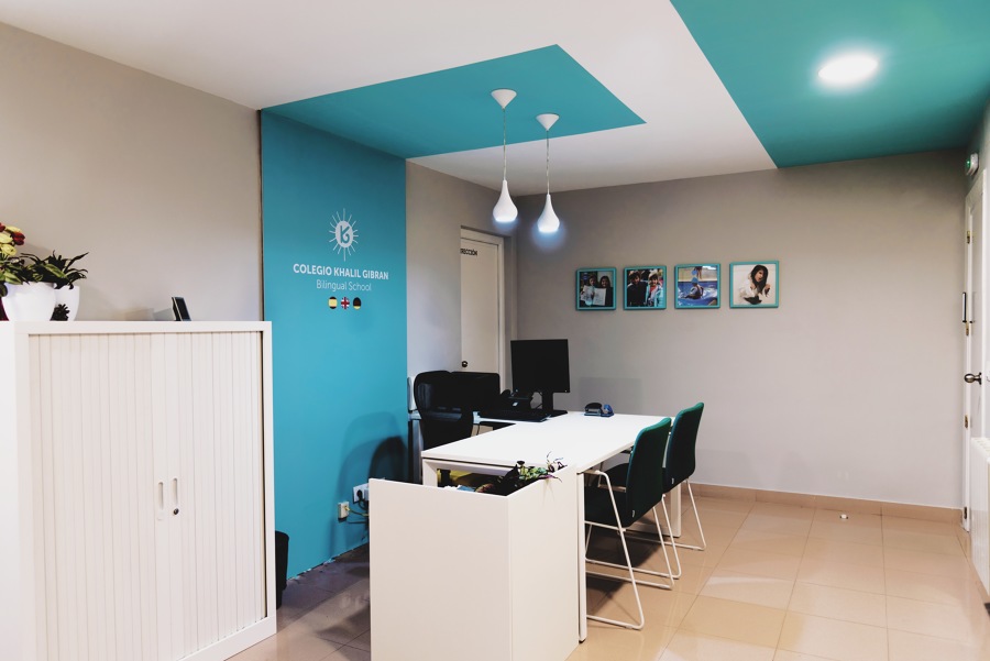 Proyecto interiorismo secretaría colegio Khalil Gibran