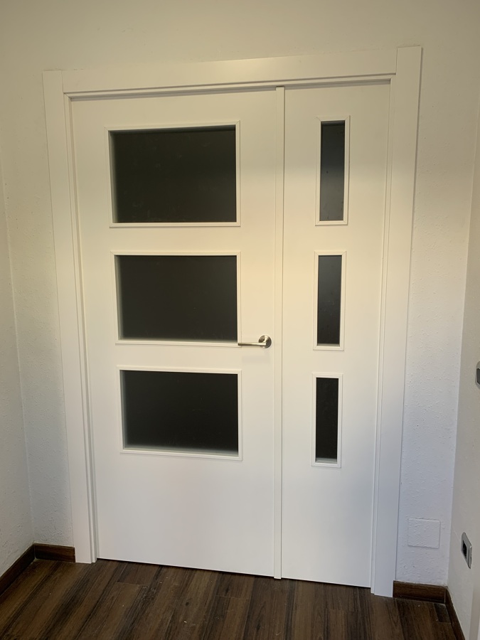Puertas lacada blanca de 3 vidrios mate