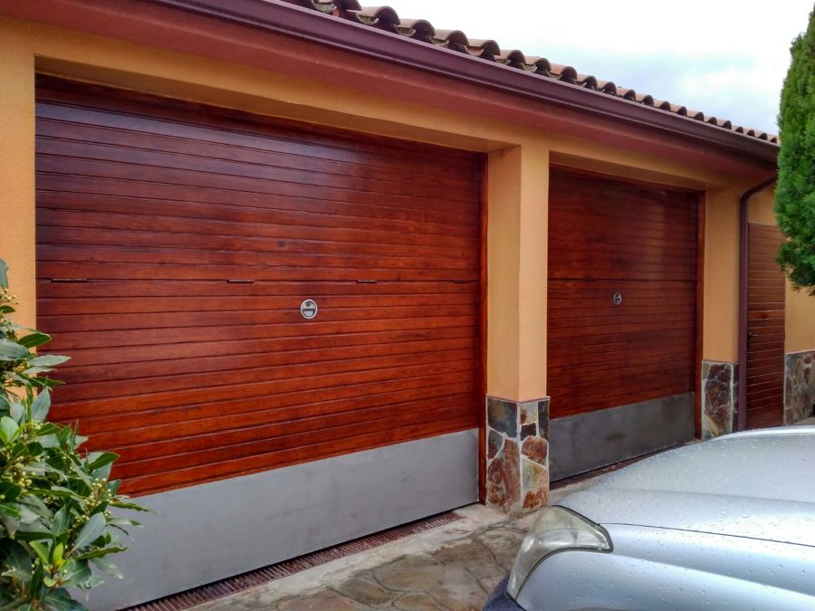 Restauración Puertas acceso garage particular