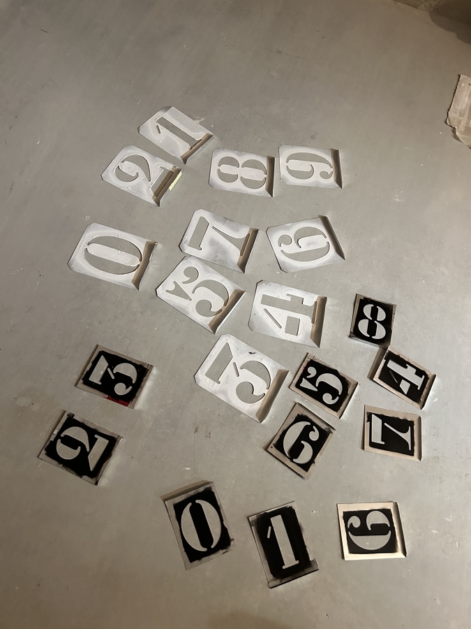 Nuero en puertas de trasteros