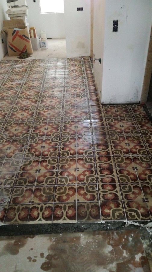 Baldosa hidráulica.