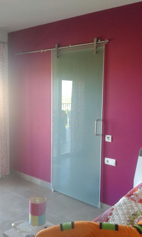 Puerta Corredera Templado Mate 10 mm Herrajes Aereos Vistos.