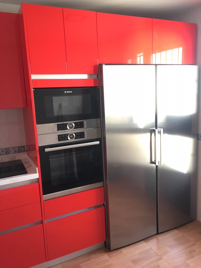Cocina lacada en rojo