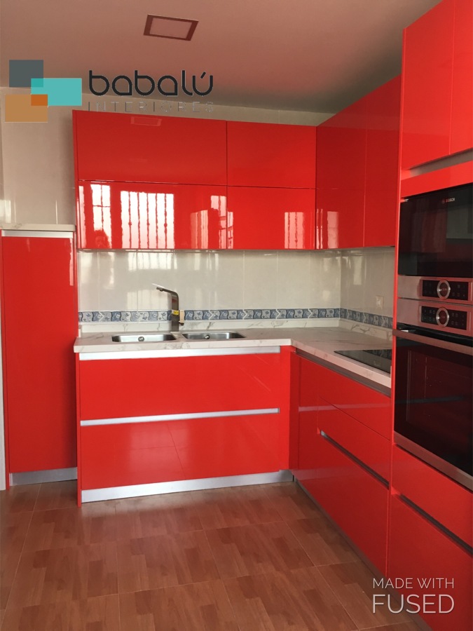 Cocina lacada en rojo