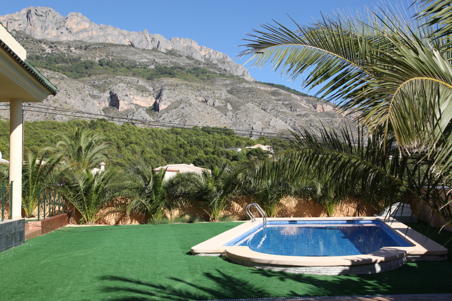 Piscina estandart 8x4 en chalet de altea