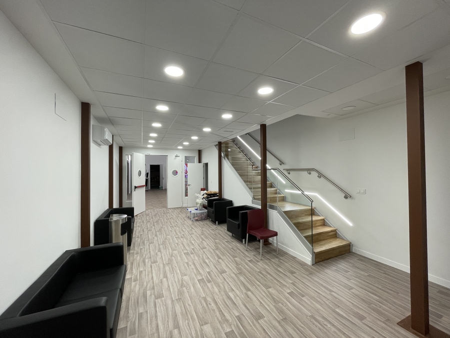 Acceso salón de reuniones