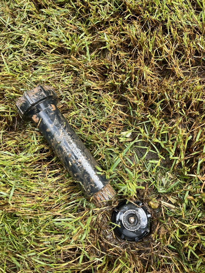 Instalacion de sistema de riego automatico y siemra de cesped