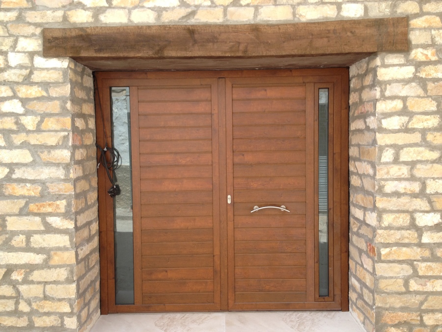 PUERTA ACCESO VIVIENDA DE ALUMINIO.