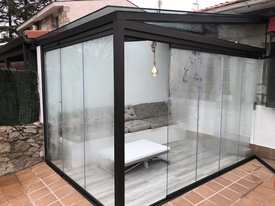 Realización de porche acristalado
