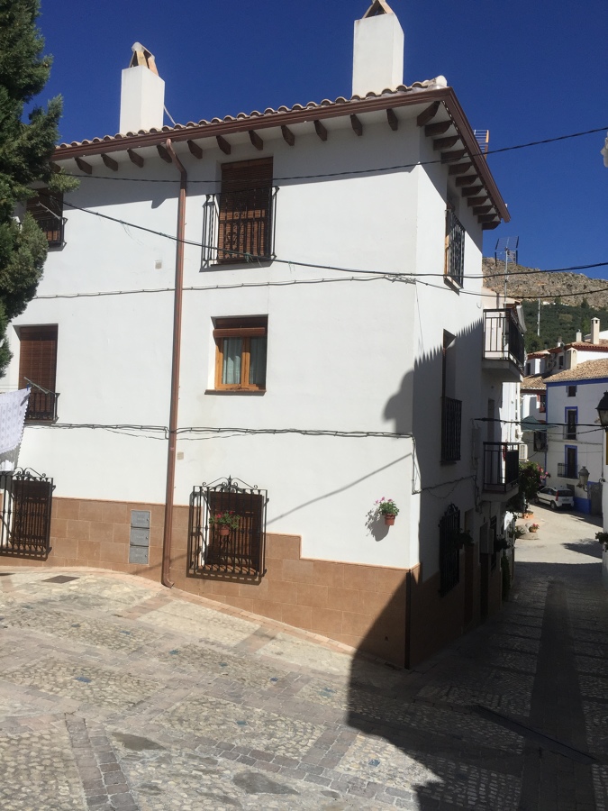 Fachada rústica pueblo