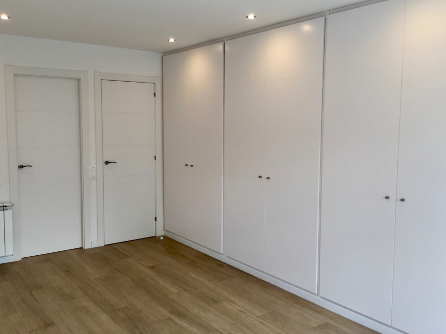 Dormitorio matrimonio con armario empotrado