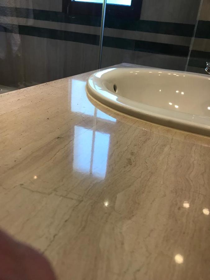 PULIDO Y ABRILLANTADO DE ENCIMERA DE MARMOL