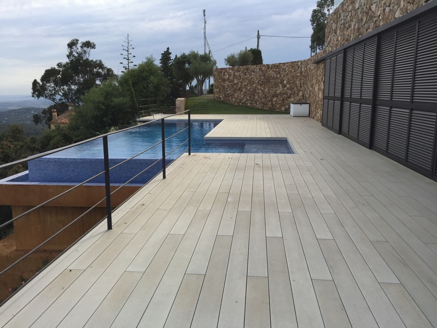 Jardin, tarima tecnológica, piscina