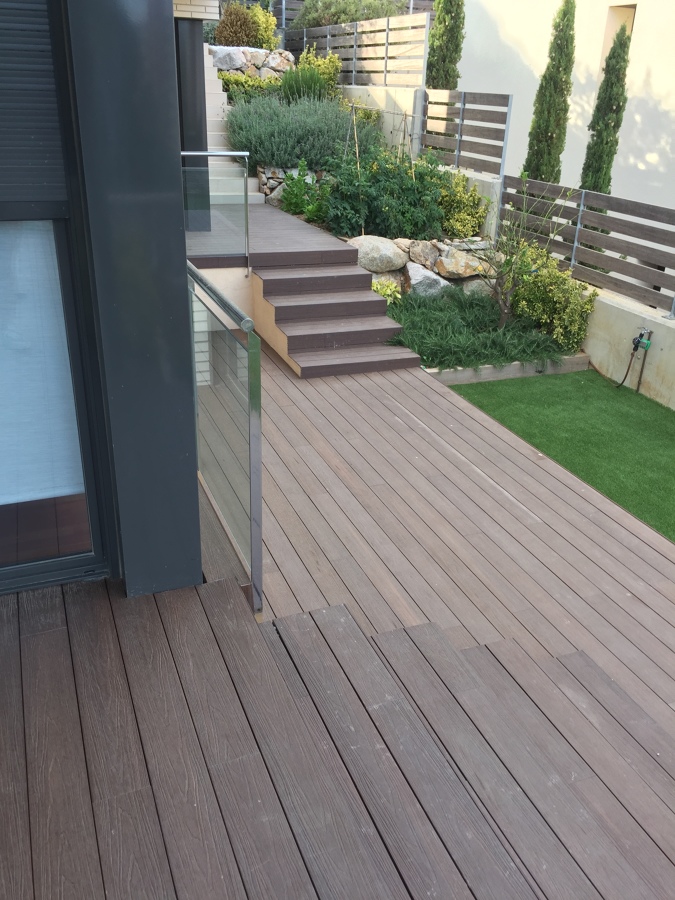 Tarima tecnológica y forrado escaleras