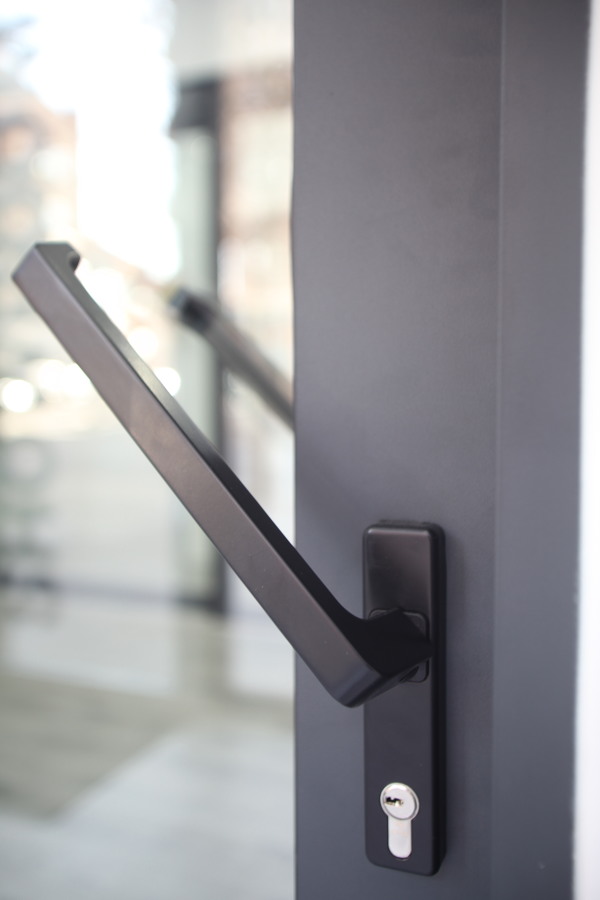 Maneta Grande en color negro