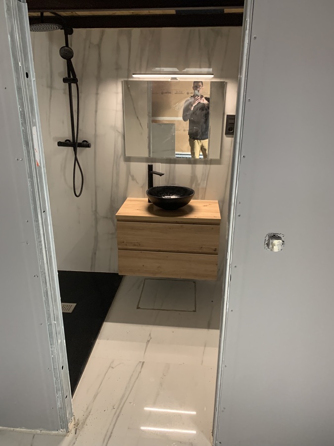 Colocación de mueble de baño y plató