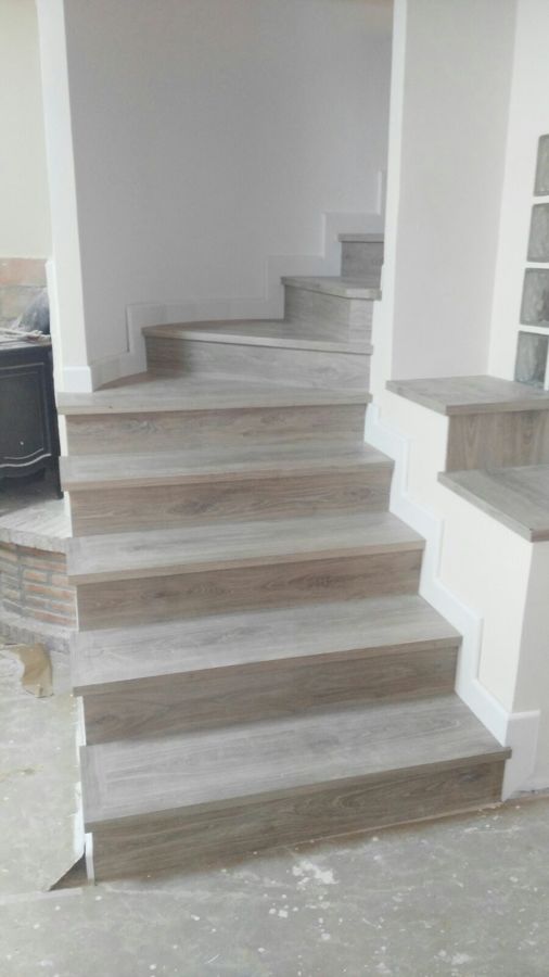 escalera de suelo laminado