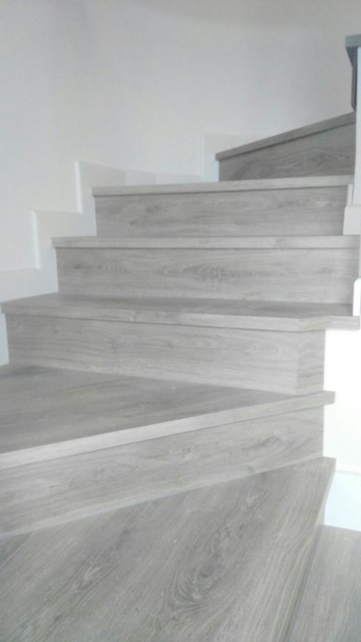 escalera suelo laminado