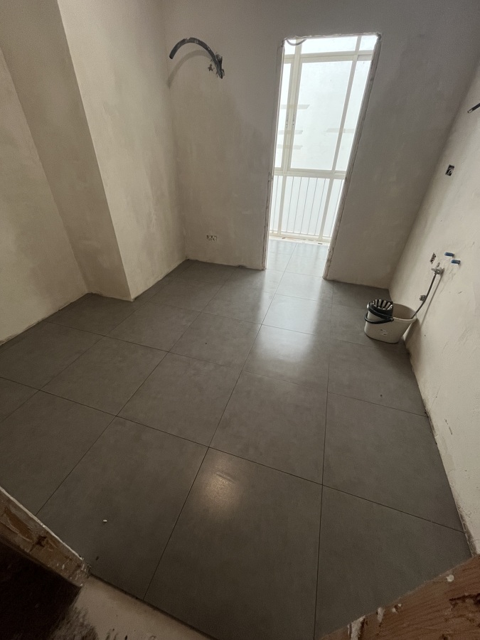 Instalación de porcelanato en cocina