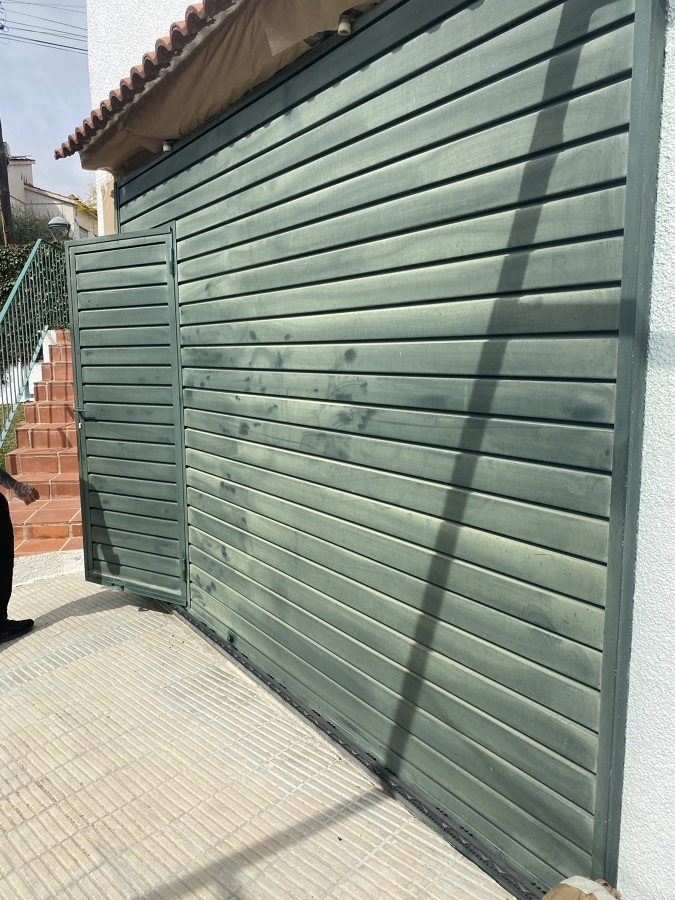 Reparación y pintado de puerta garaje