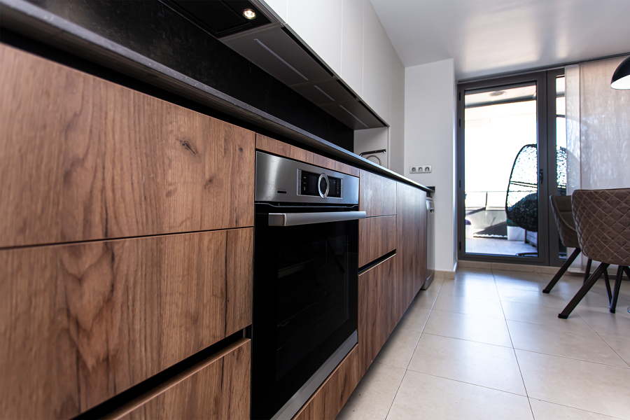 Cocina en madera oscura