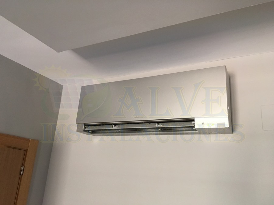 INSTALACION DE AIRE ACONDICIONADO MITSUBISHI ELECTRIC