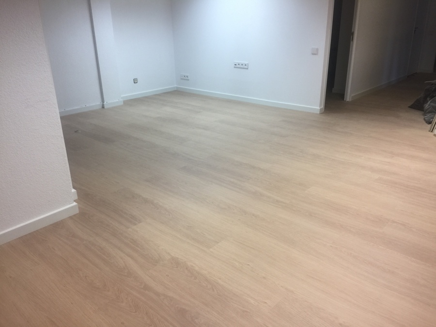 INSTALACIÓN DE LAMINADO EN OFICINA