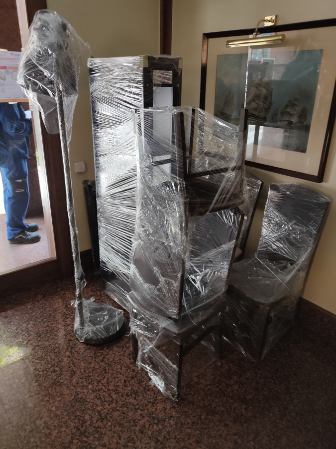 Muebles varios embalado con film
