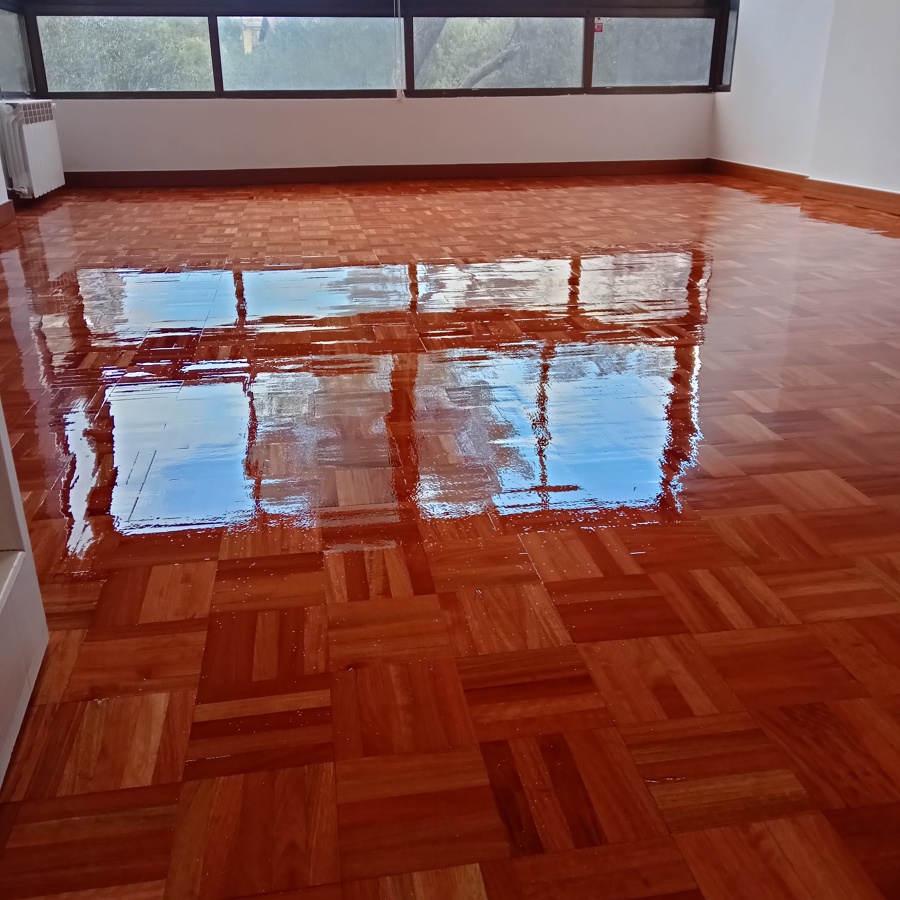 Lijado y barnizado poliuretano a disolvente