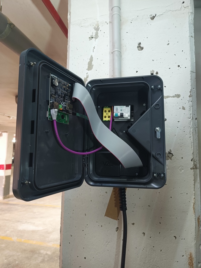 ofrecemos soluciones eléctricas profesionales en Valencia y alrededores, desde instalaciones y mantenimiento hasta cargadores de coches eléctricos y sistemas de energía solar. Más de 10 años de experiencia nos avalan.