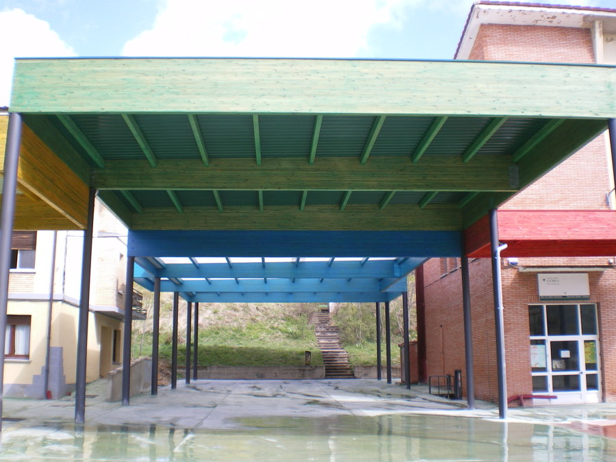 Cubierta de patio de colegio, Villanueva de Valdegovía, Alava.