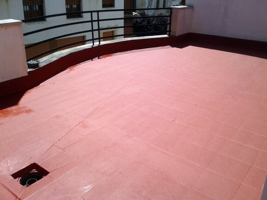 IMPERMEABILIZACION DE TERRAZA CON CAUCHO EN ROJO