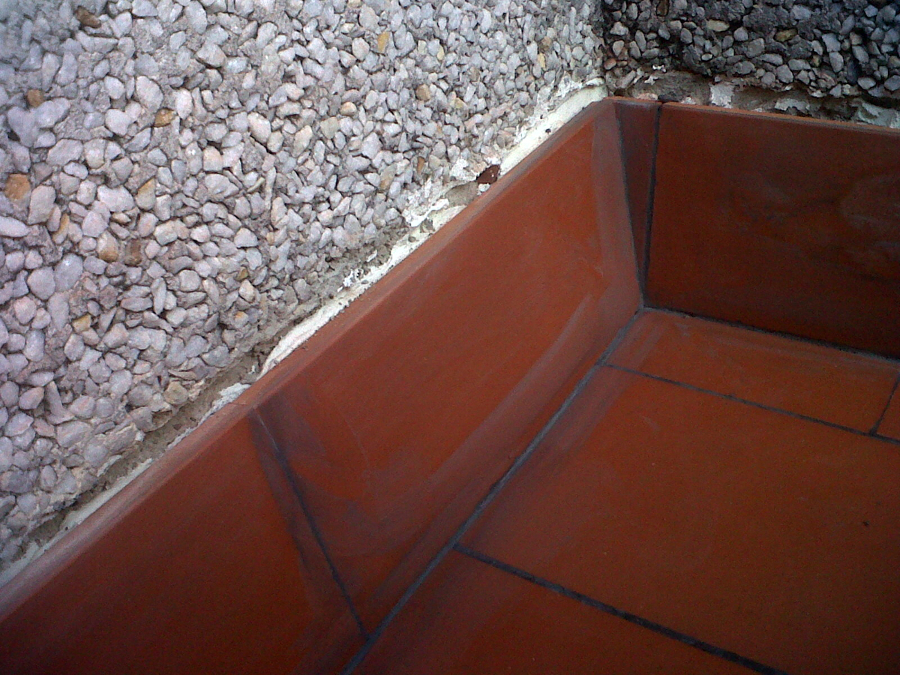 Impermeabilización y alicatado de terraza.