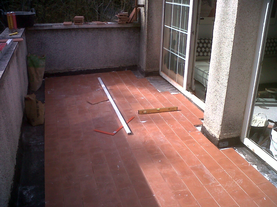 Impermeabilización y alicatado de terraza.