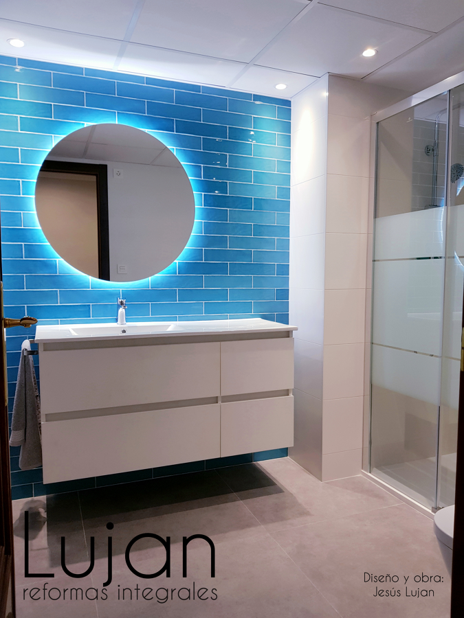 REFORMA DE BAÑO CON PLAQUETA AZUL