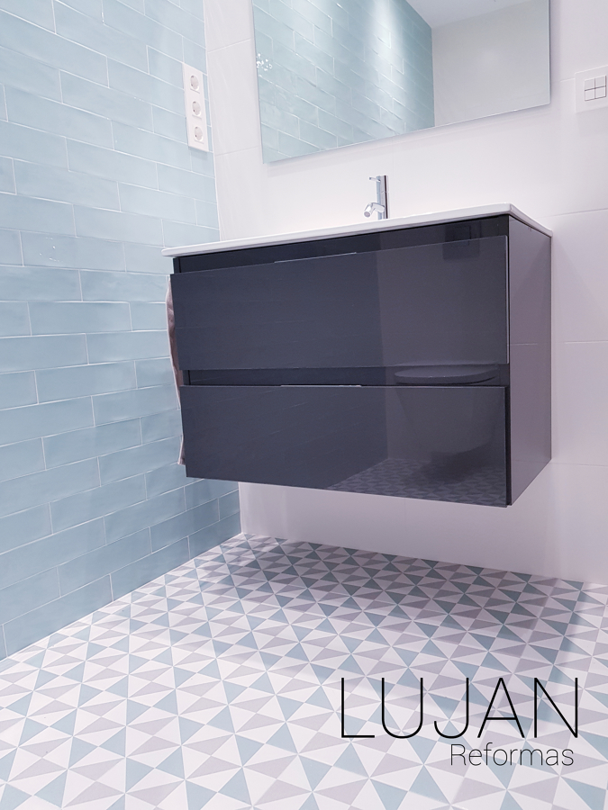 REFORMA INTEGRAL DE BAÑO CON PLAQUETA TURQUESA