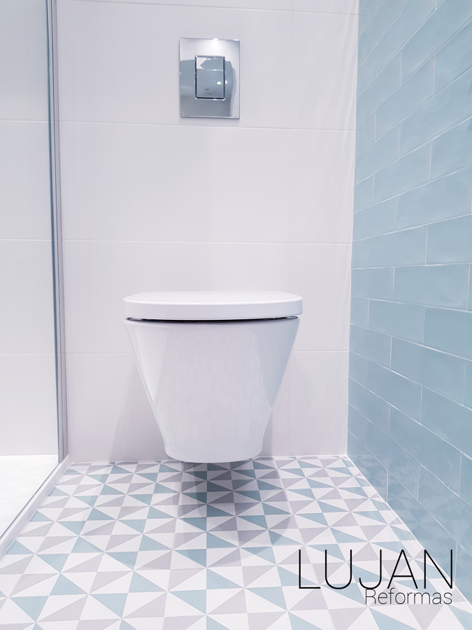 REFORMA DE BAÑO CON INODORO SUSPENDIDO