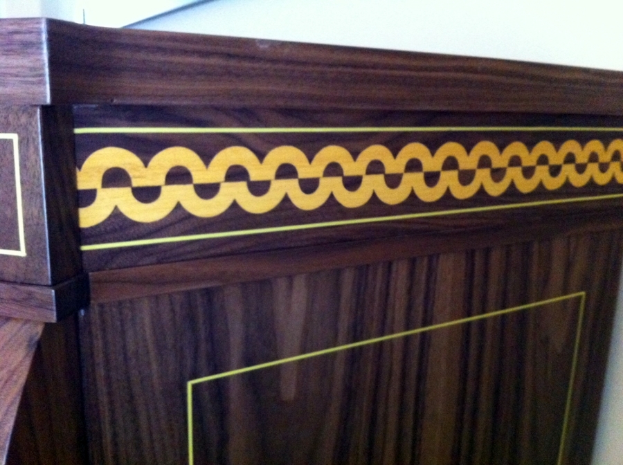 INCRUSTACIONES EN NOGAL