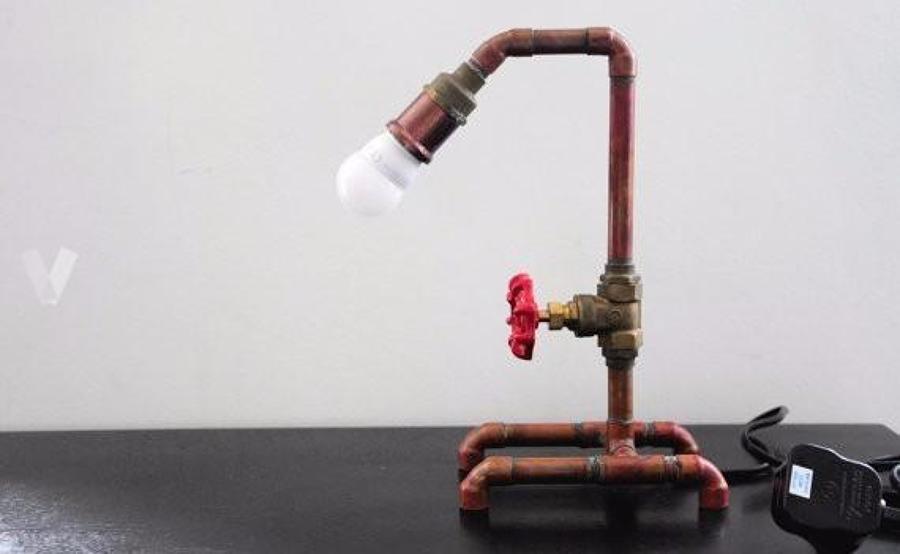 Lámpara de mesita industrial