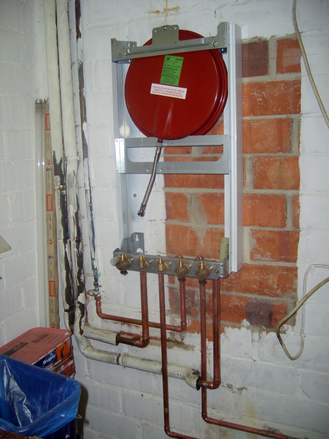 INSTAL.LACIÓ DE CALDERA MURAL JUNKERS CERAPUR DE CONDENSACIÓ.