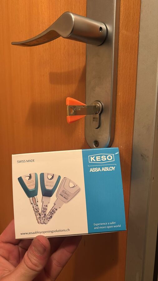 Instalación de bombín de alta seguridad KESO Assa Abloy