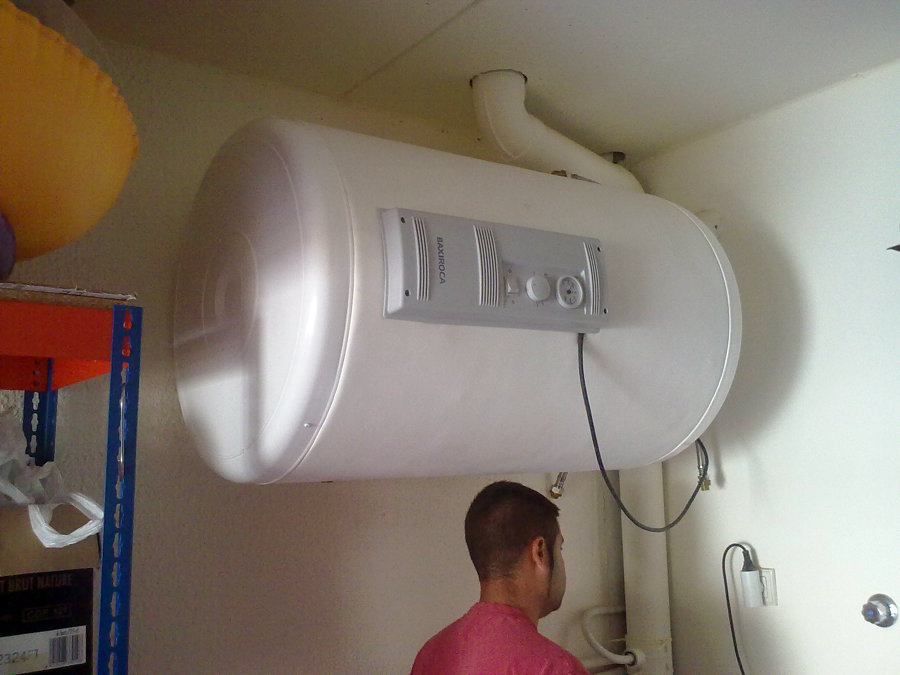 Instalación Acumulador de 150 Litros Roca