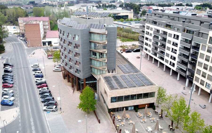 Instalación fotovoltaica en Hotel