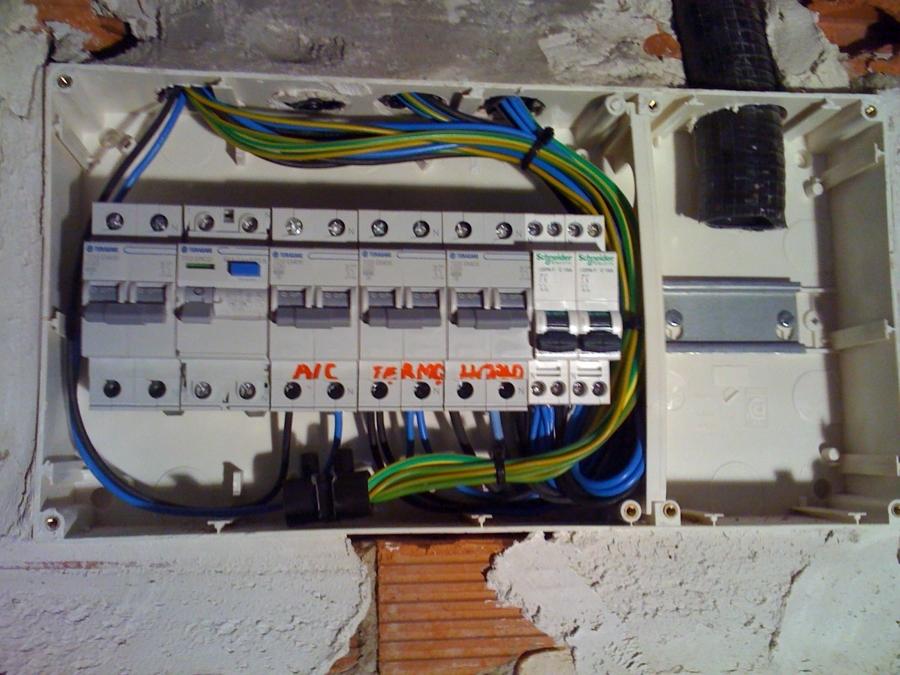 Instalacion caja de automaticos en vivienda