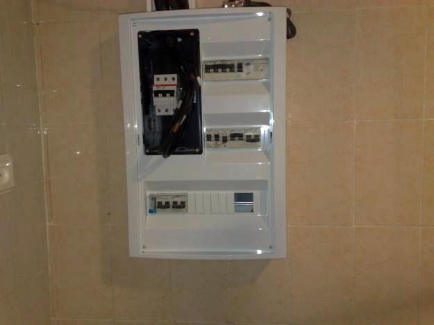 Instalacion caja de automaticos para un negocio