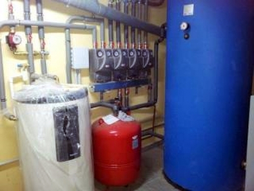 Instalación caldera DC32S de gasificación de leña.