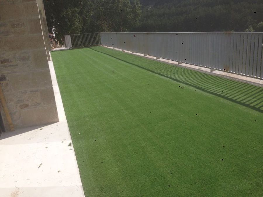 INSTALACION CESPED ARTIFICIAL TERRAZA AOIZ