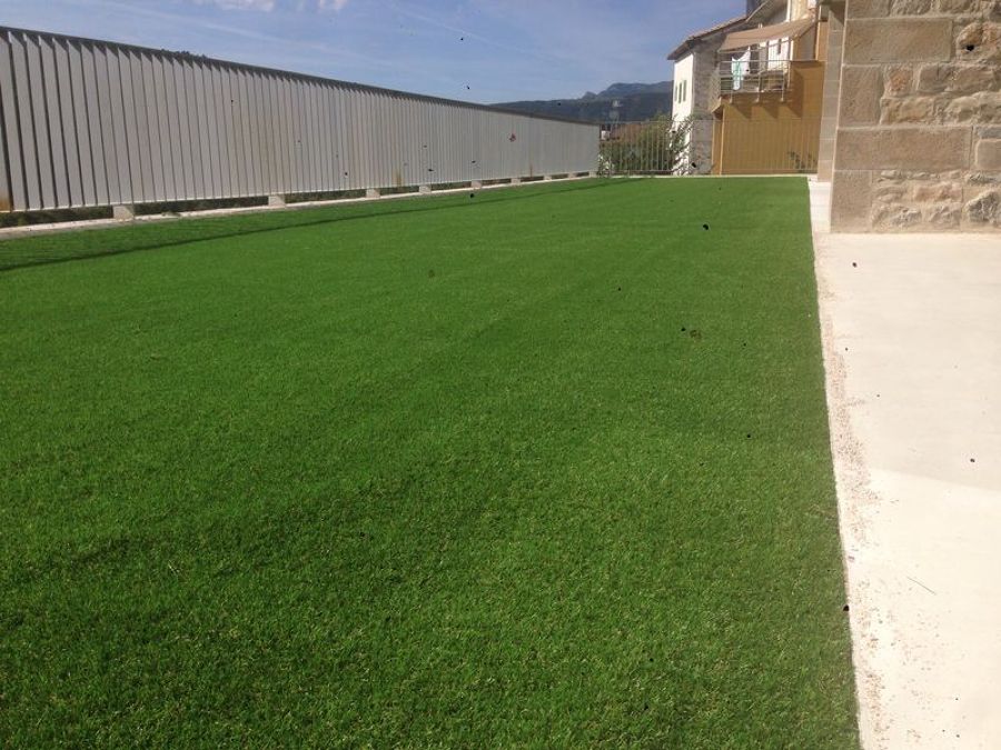 INSTALACION CESPED ARTIFICIAL TERRAZA AOIZ