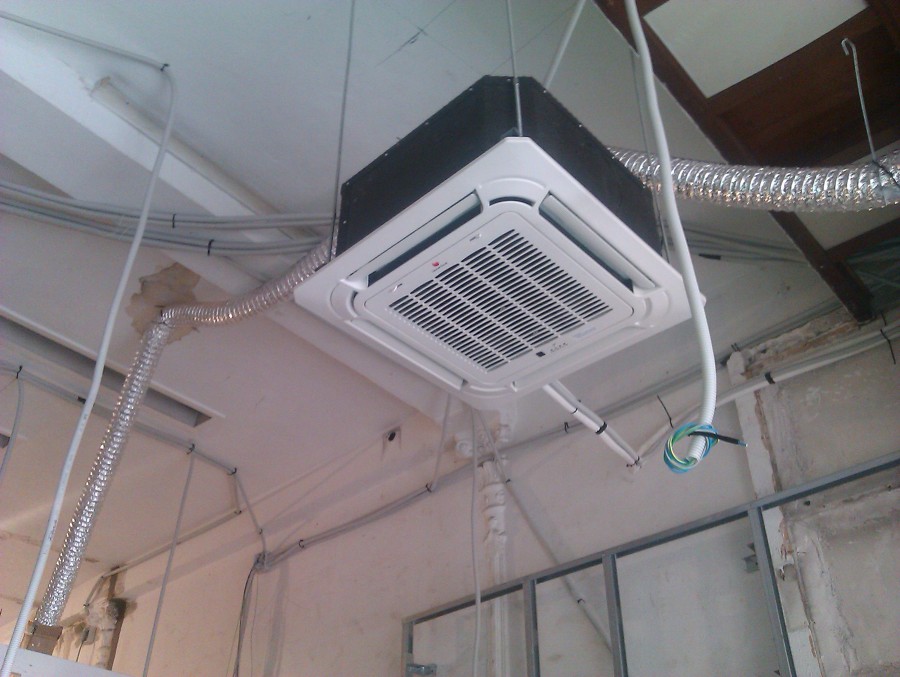 INSTALACIÓN DE AIRE ACONDICIONADO LOCAL COMERCIAL